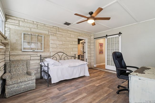 503 Mockingbird Ln, House other with 3 bedrooms, 2 bathrooms and null parking in Devine TX | Image 12
