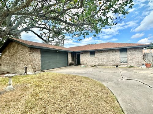 1902 Falcon Dr, Portland, TX, 78374-2715 | Card Image