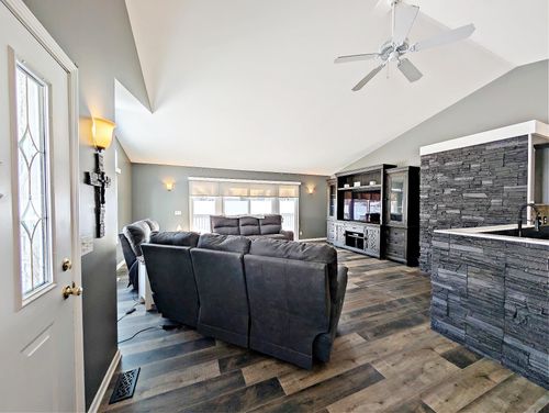 253 Aberdeen Ct, Flushing, MI, 48433-2659 | Card Image