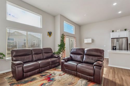 9732 Crowning Dr, West Des Moines, IA, 50266-5055 | Card Image