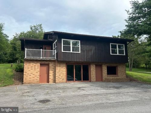 425 8th Ave, BURNHAM, PA, 17009-1416 | Card Image