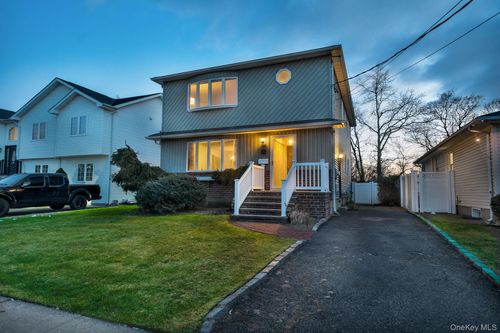 254 N Richmond Ave, Massapequa, NY, 11758-3229 | Card Image