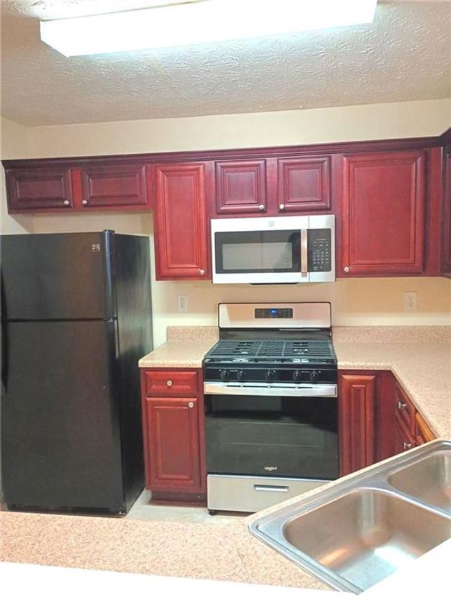 6398 Shadow Sq, Townhouse with 3 bedrooms, 4 bathrooms and 2 parking in Lithonia GA | Image 9