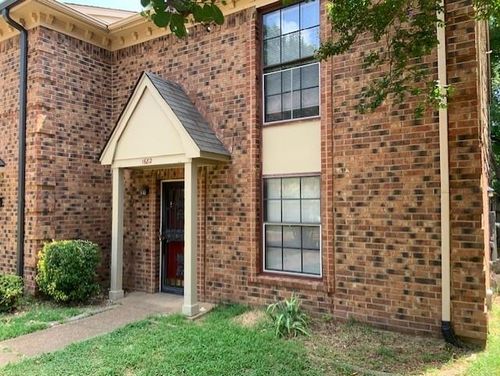 1682 Smokehouse Dr, Cordova, TN, 38016-8562 | Card Image