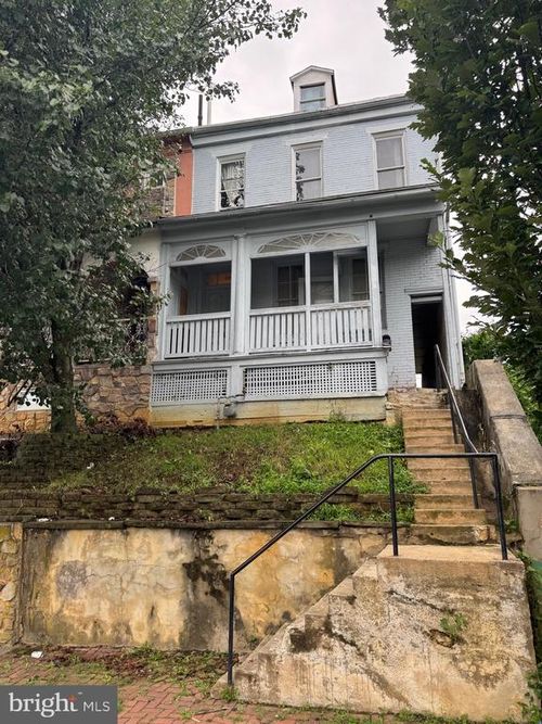 716 N 6th St, READING, PA, 19601-4327 | Card Image
