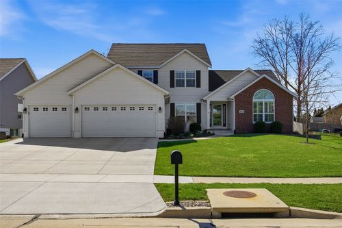 2085 Plymouth St, Marion, IA, 52302-9453 | Card Image