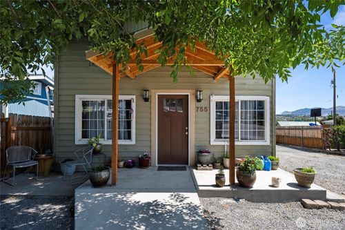 755 S Chelan Ave, Wenatchee, WA, 98801-3559 | Card Image