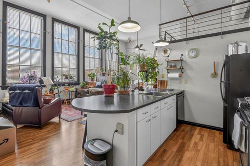 apt-300-301 Central Ave Ne, Albuquerque, NM, 87102-3890 | Card Image