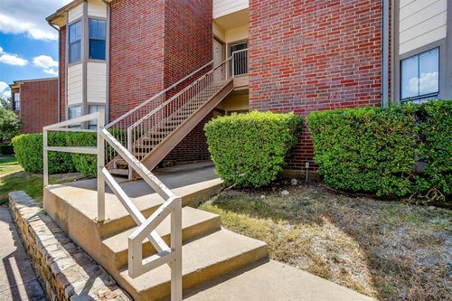 502-3212 Donnelly Cir, Fort Worth, TX, 76107-5451 | Card Image