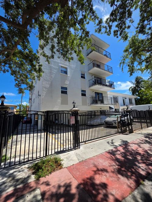 303-990 Biarritz Drive, Miami Beach, FL, 33141 | Card Image