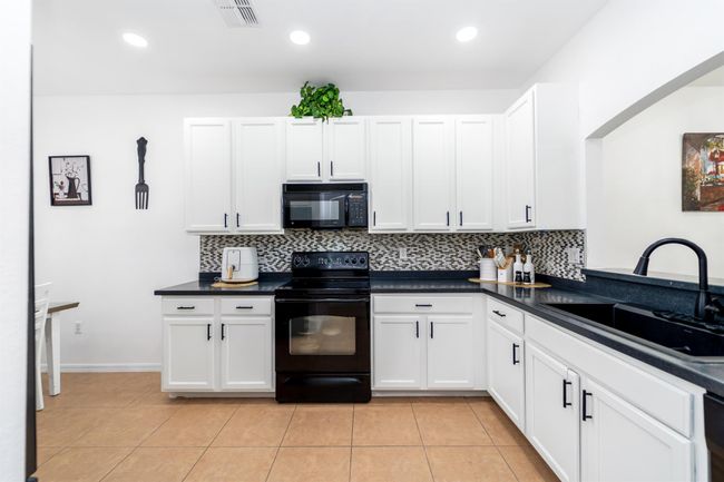 14190 Fall Creek Court, House other with 2 bedrooms, 2 bathrooms and null parking in Naples FL | Image 9