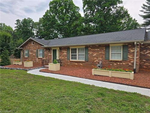 4680 Forest Manor Dr, Winston Salem, NC, 27103-9725 | Card Image