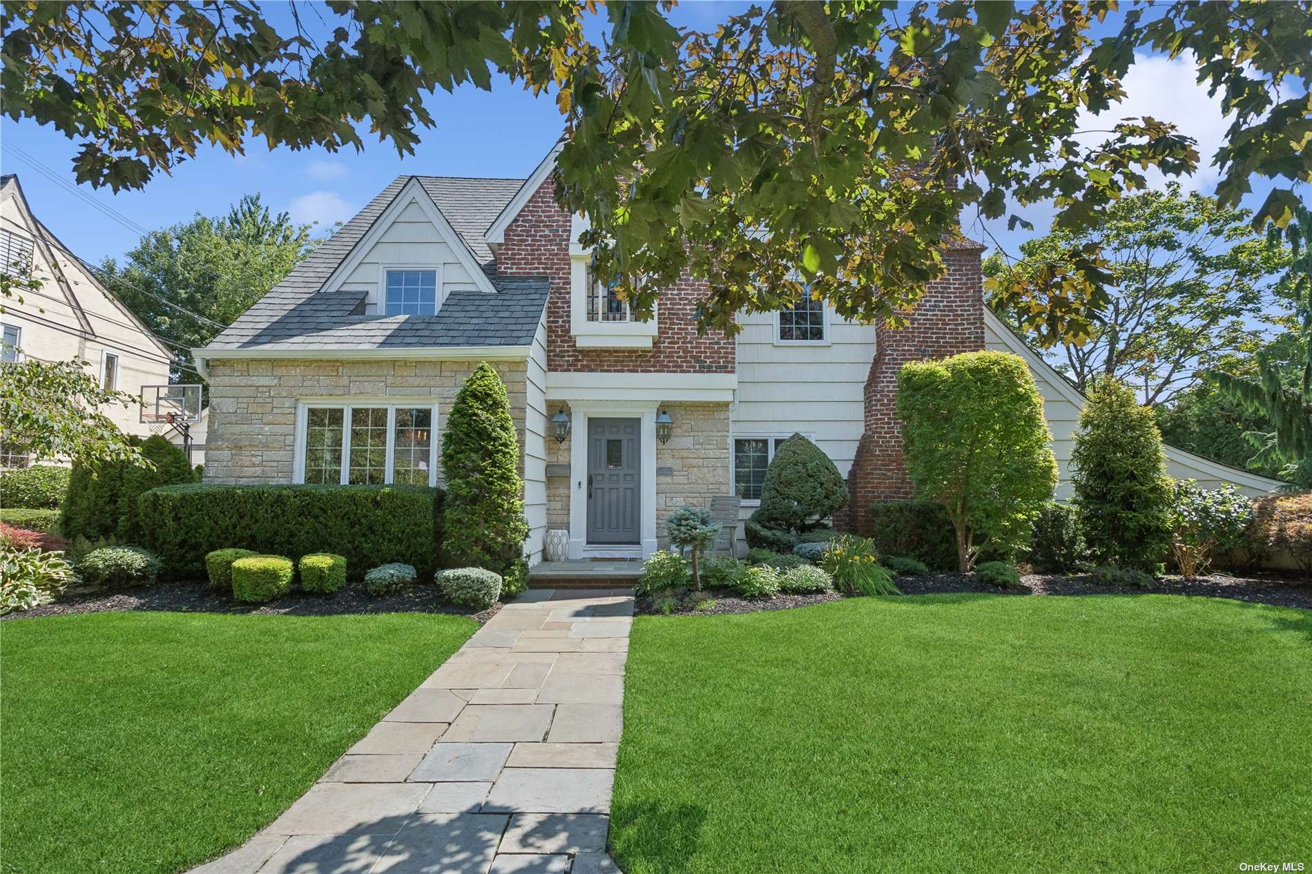 Buckingham Rd, Rockville Centre, NY 11570