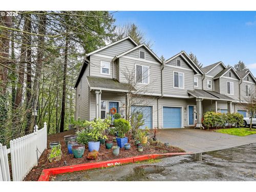 apt-d13-810 E 9th St, Newberg, OR, 97132-3460 | Card Image