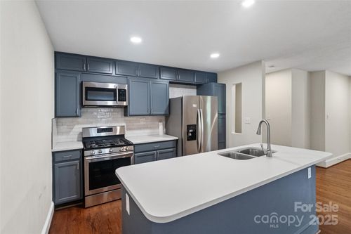 4906 Charleston Dr, Charlotte, NC, 28212-5518 | Card Image