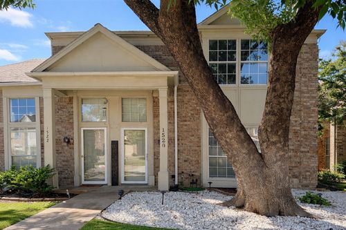 1520 Beach Ln, Arlington, TX, 76014-3402 | Card Image