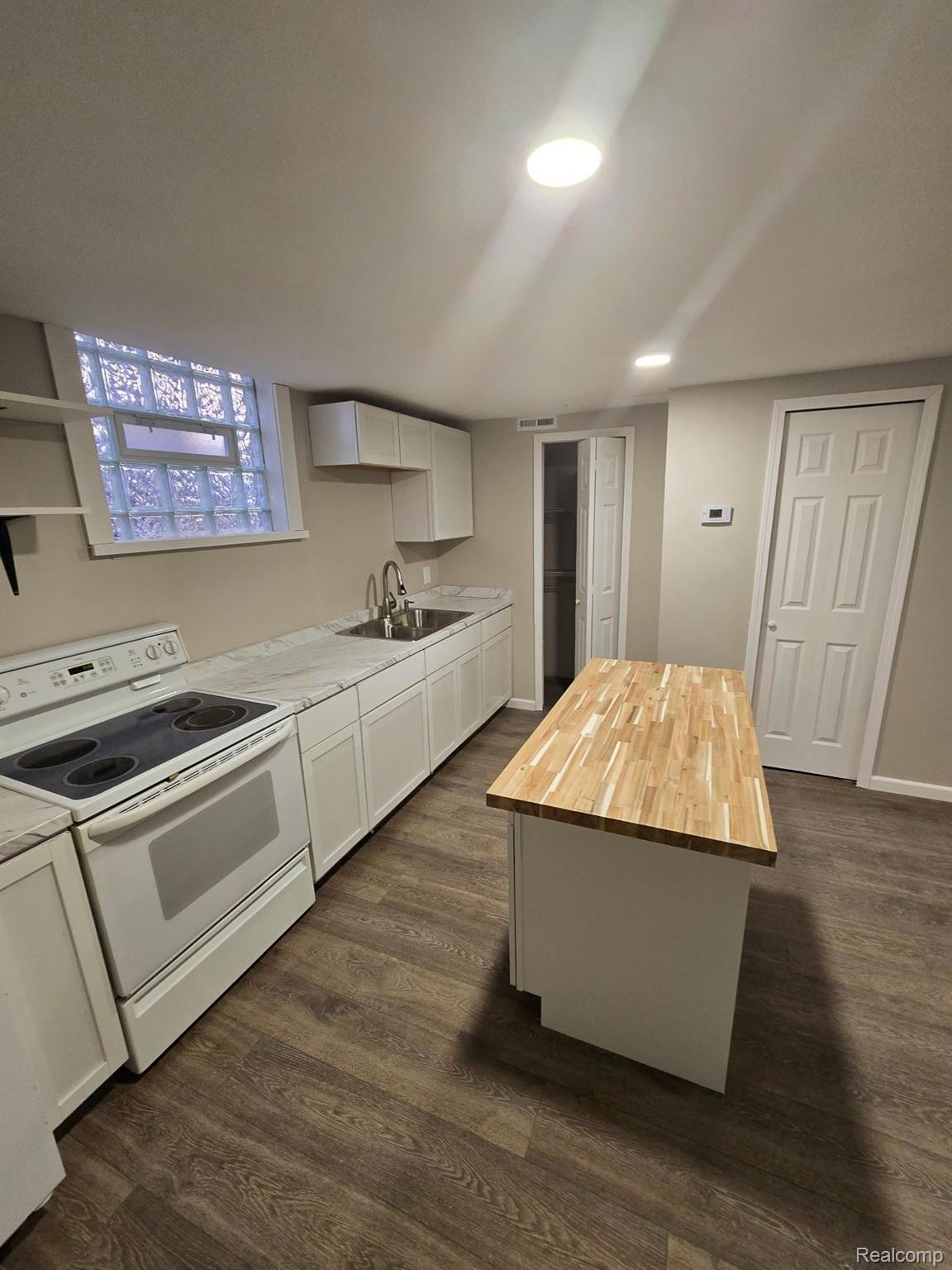 Commercial Sale in Richmond 5
