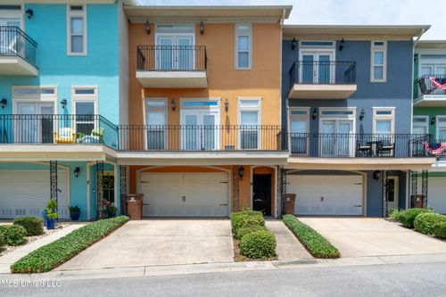 8 Oak Alley Ln, Long Beach, MS, 39560-8001 | Card Image