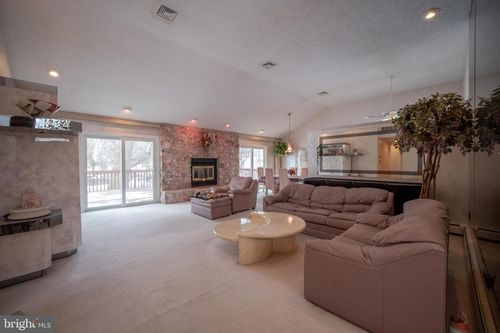 501 Flora Cir, SPRINGFIELD, PA, 19064-1363 | Card Image