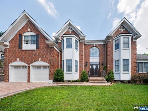 212 Bennington Ter, Paramus, NJ, 07652-1334 | Card Image