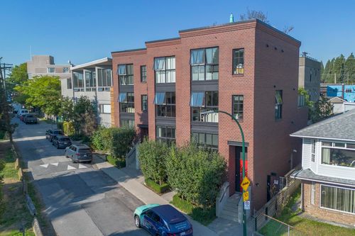 3439 Porter St, Vancouver, BC, V5N4H2 | Card Image