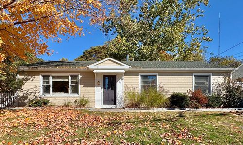 15 Alpha St, Milford, CT, 06460-3658 | Card Image