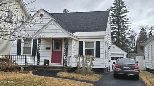 35 Eastholm Rd, Schenectady, NY, 12304-1901 | Card Image