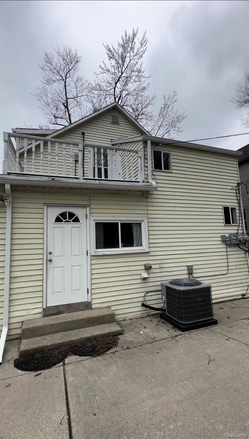 upper-124 Muir Road, Grosse Pointe Farms, MI, 48236 | Card Image