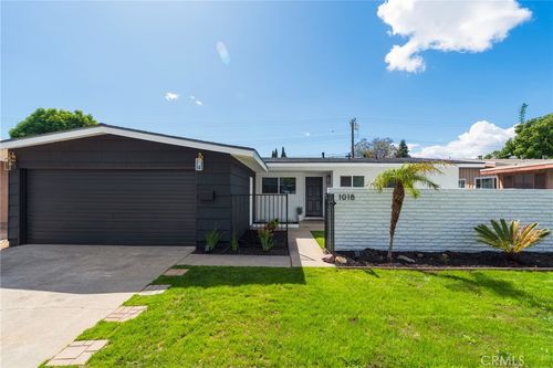 1018 N Wright St, Santa Ana, CA, 92701-3243 | Card Image
