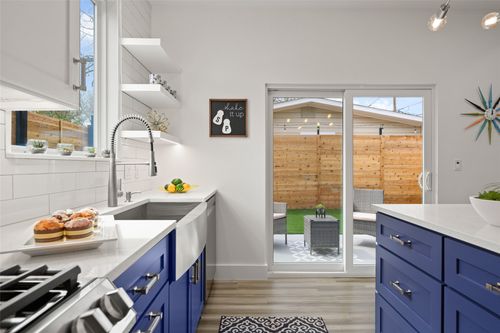 2-2102 E 2nd St, Austin, TX, 78702-4518 | Card Image