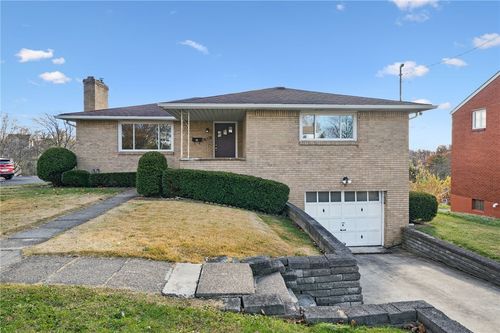 421 Robbins Station Rd, North Huntingdon, PA, 15642-2276 | Card Image