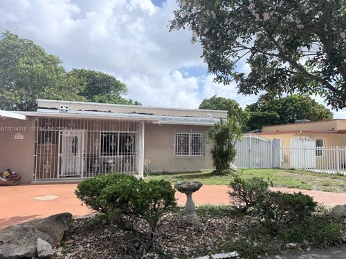 951 E 18th St, Hialeah, FL, 33013-4208 | Card Image