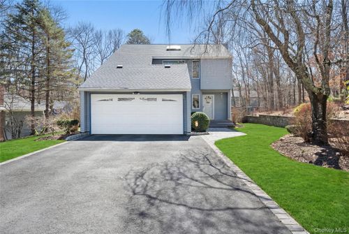 287 Peconic Ter, Calverton, NY, 11933-9788 | Card Image