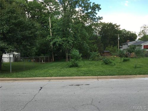 1120 Tahiti Dr, Saint Louis, MO, 63126-1439 | Card Image
