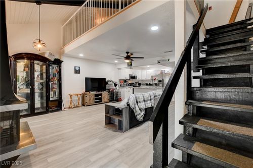 4071 Village Sq, Las Vegas, NV, 89121-4836 | Card Image