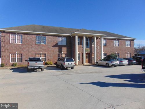 9202 Venture Ct, MANASSAS PARK, VA, 20111-4804 | Card Image