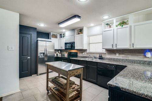 2050 Lake Trail Dr, Heartland, TX, 75126-8274 | Card Image