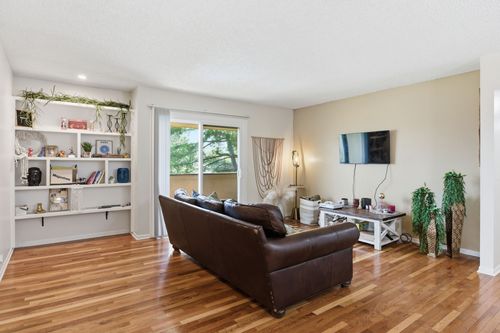 j94-515 Basswood Ave, Nashville, TN, 37209-1651 | Card Image