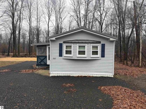 987 W Maplecrest Drive, Sanford, MI, 48657 | Card Image
