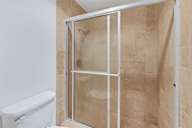 20031 Sunny Shores Dr, House other with 3 bedrooms, 2 bathrooms and 3 parking in Humble TX | Image 15