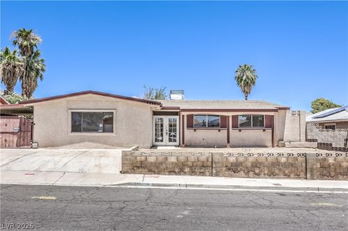 4462 Newton Dr, Las Vegas, NV, 89121-6711 | Card Image