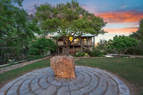 527 Lost Cove Dr, Spicewood, TX, 78669-4094 | Card Image