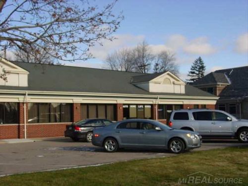 8641 Hall Rd, Utica, MI, 48317-5519 | Card Image