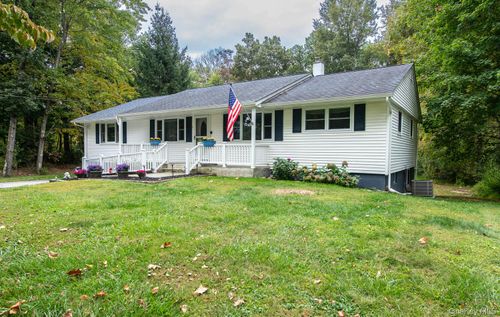 27 Greentree Dr S, Hyde Park, NY, 12538-2129 | Card Image