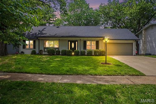 1015 Fernway Ln, Saint Louis, MO, 63141-6145 | Card Image