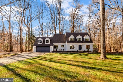 9982 Blackberry Ln, GREAT FALLS, VA, 22066-3511 | Card Image