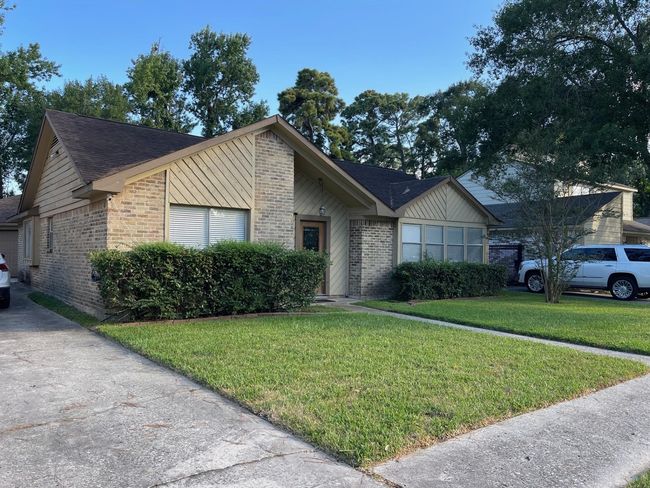 2426 Summer Spring Dr, House other with 3 bedrooms, 2 bathrooms and 2 parking in Spring TX | Image 4