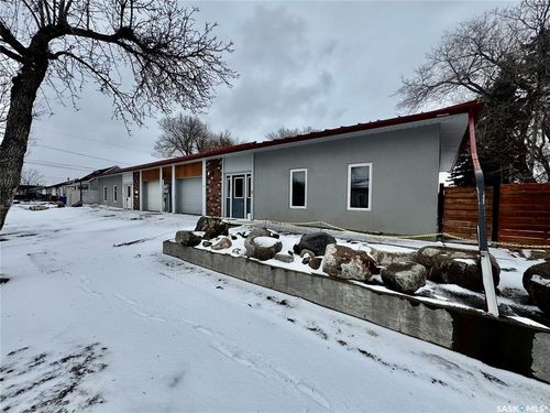 347 Maple Ave, Yorkton, SK, S3N1X2 | Card Image