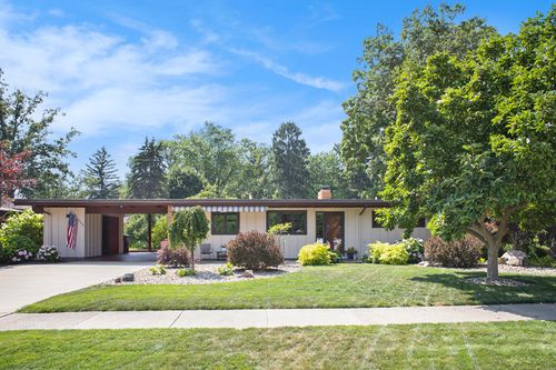 2816 Evergreen Dr, Saint Joseph, MI, 49085-2326 | Card Image