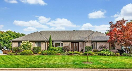 90 Oaklands Park Crt, Burlington, ON, L7T4G9 | Card Image